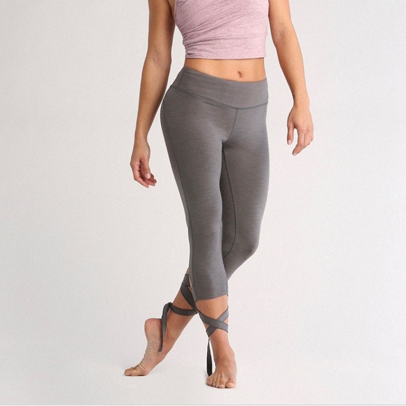 NWT | Manduka Grey Flux Legging | Small - Picture 2 of 4
